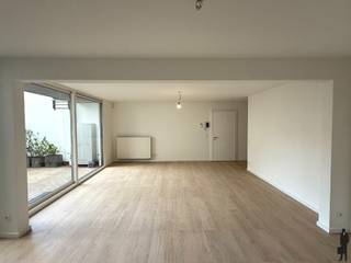 Ontdek dit ruim en lichtrijk gelijkvloers appartement gelegen te Lammekensraamsveld 6 bus 2, 2000 Antwerpen. Met een bewoonbare oppervlakte van...