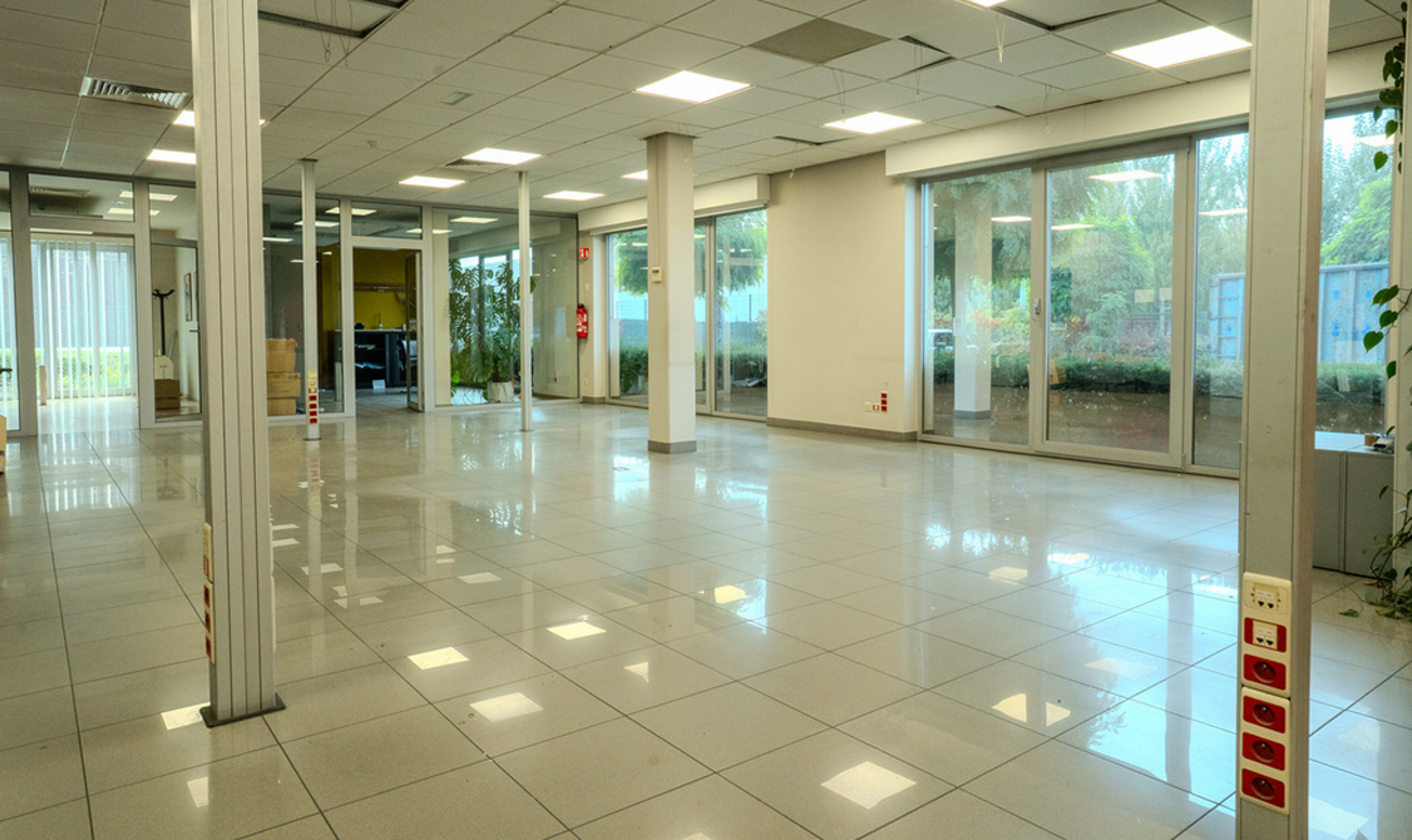 Commercial à louer à Beveren-Kruibeke-Zwijndrecht - photo 4