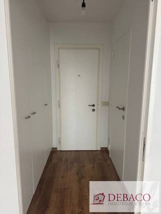 Goed gelegen en gerenoveerde mooie studio op de vierde verdieping (uniek zicht op Stad Leuven).Deze studio bestaat uit inkomhal, woonkamer met open...