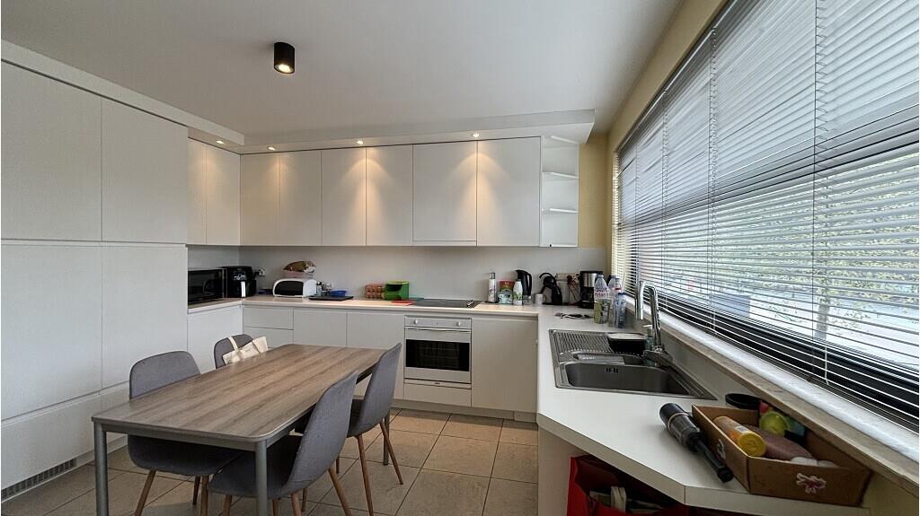 Ruime 3-slaapkamerduplex met Autostandplaats te huur in Zedelgem - foto 4