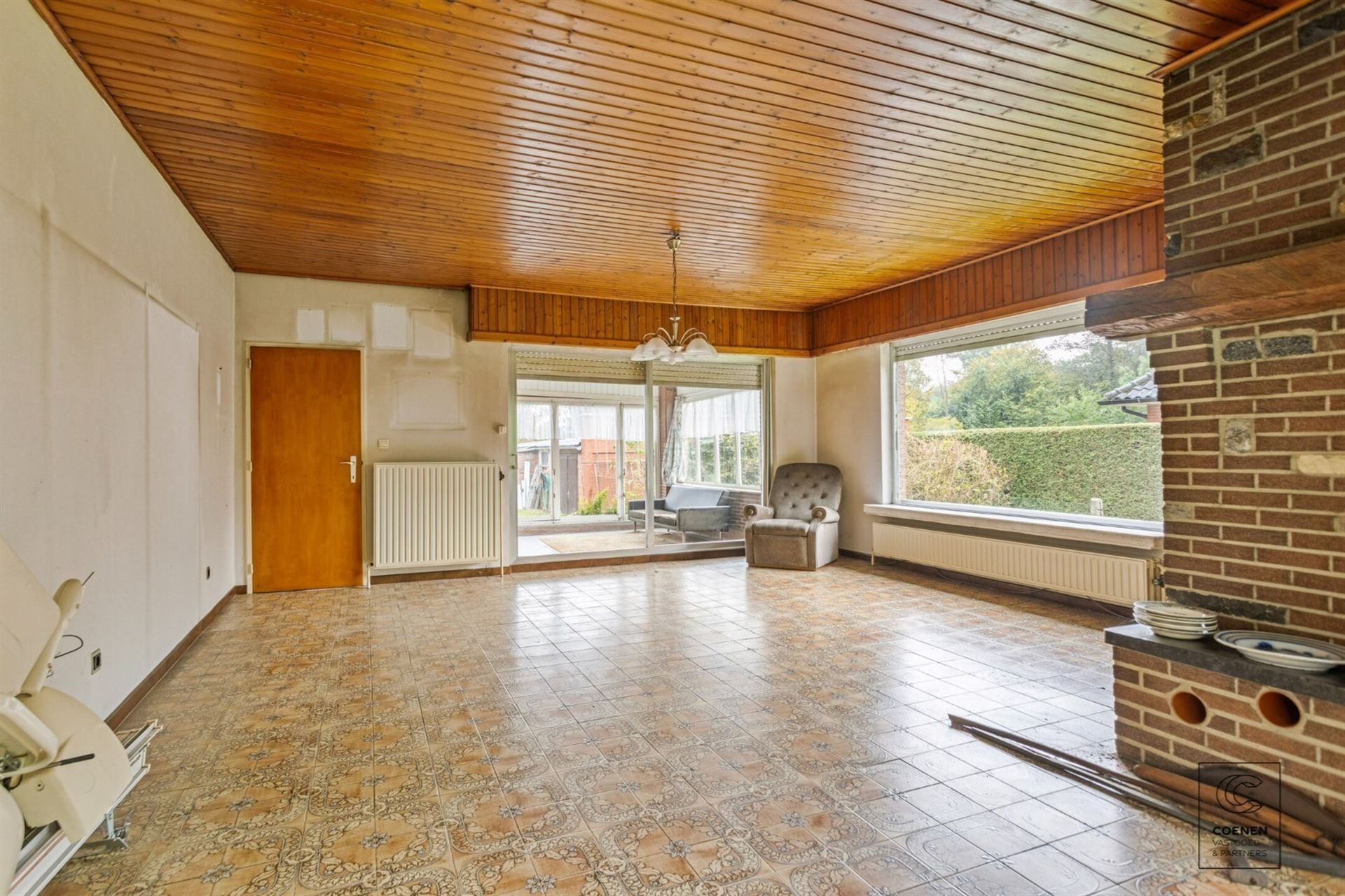 Te renoveren woning met 4 à 5 slpk' s, 236 m² bew. opp. op perceel van 3.990 m²! - foto 5