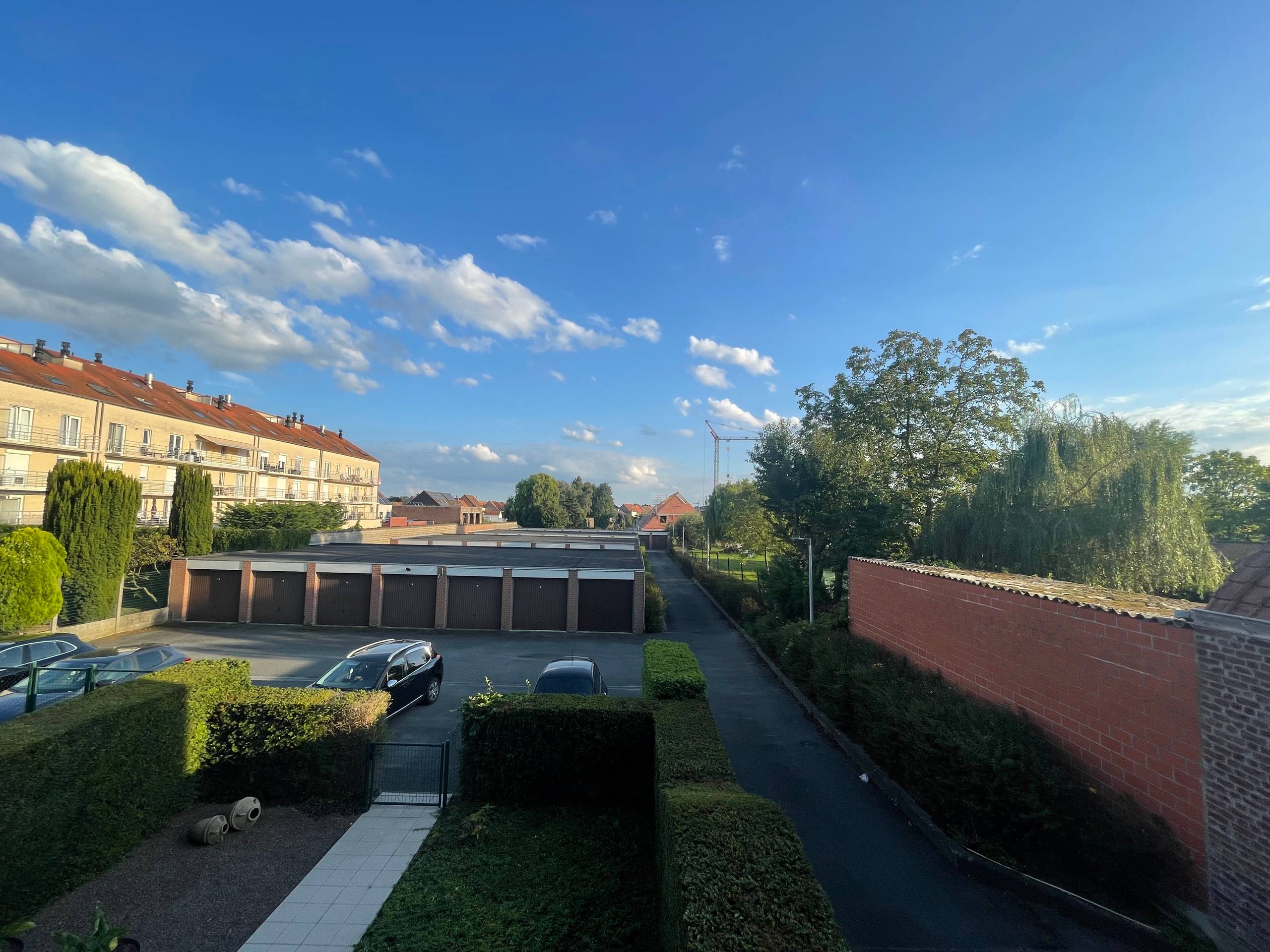 Appartement op 1ste verdieping met 2 slaapkamers en terras. - foto 4