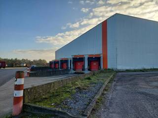 Opslagruimtes met of zonder kantoren gelegen op het industrieterrein in Opglabbeek. Zeer goede verbinding met de E314 (Leuven – Genk) en de...