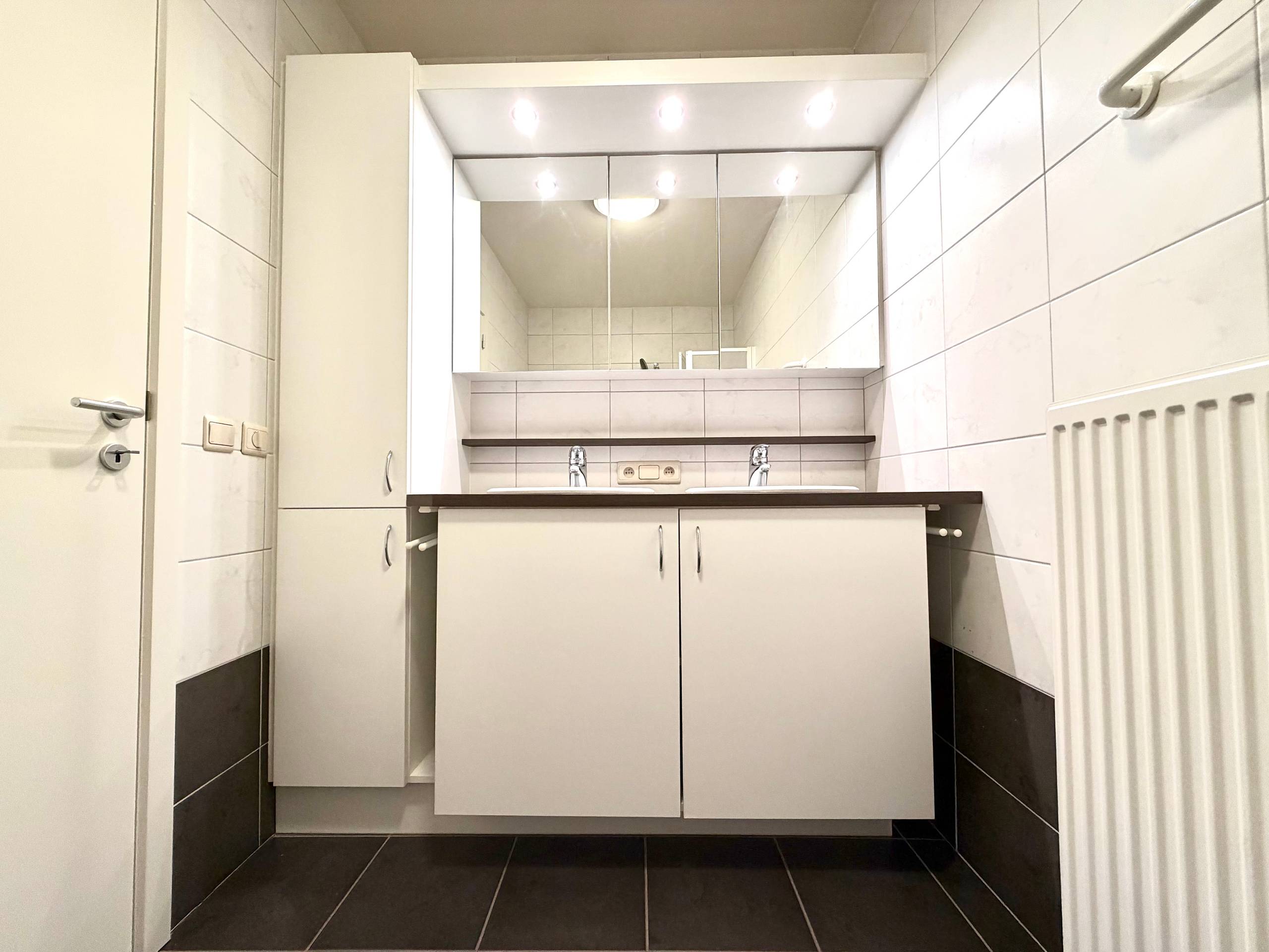 Ruim appartement met drie slaapkamers te huur in Evergem - foto 5