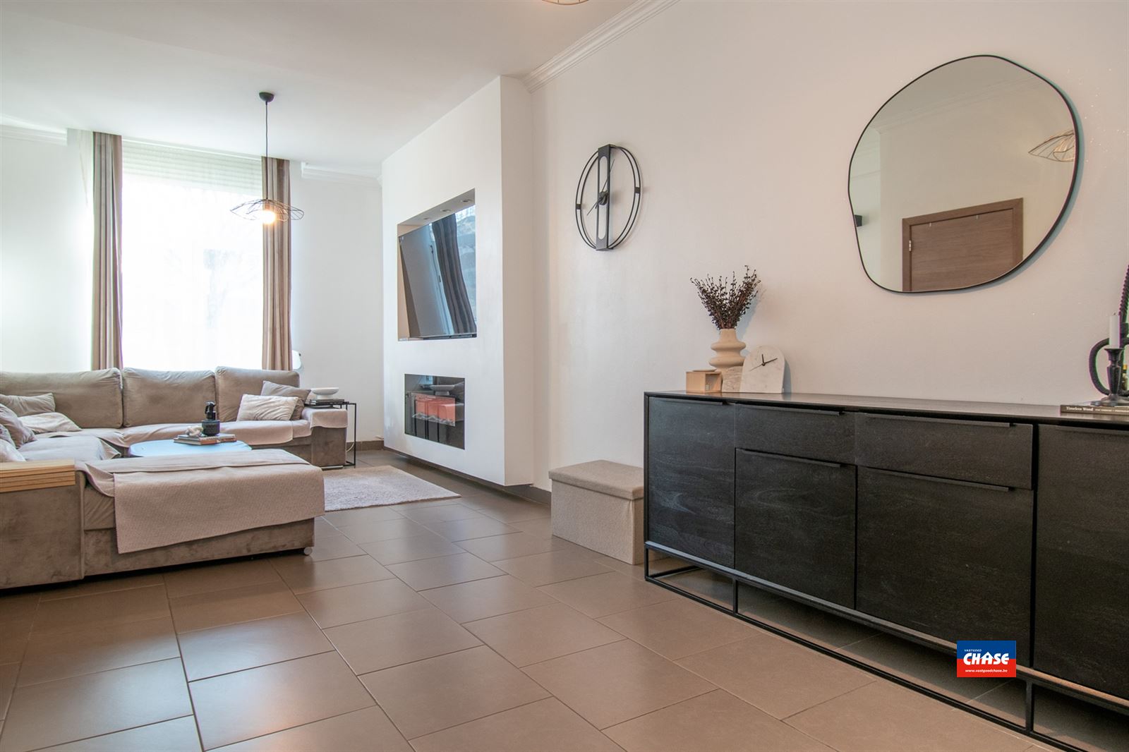 Charming townhouse with four bedrooms and two bathrooms - photo 2