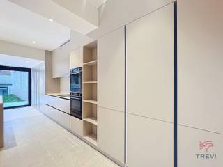 AUDERGHEM, in the VUB University district, close to all amenities. Superb, bright and spacious house, completely renovated, with ± 250m² of...