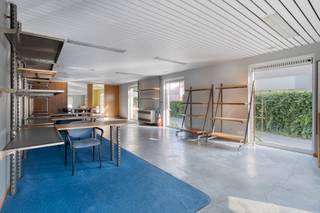 Goed gelegen gelijkvloerse kantoorruimte van 110m² !! Mooie visibiliteit, grote raampartijen, voldoende parkeergelegenheid in de nabijheid...