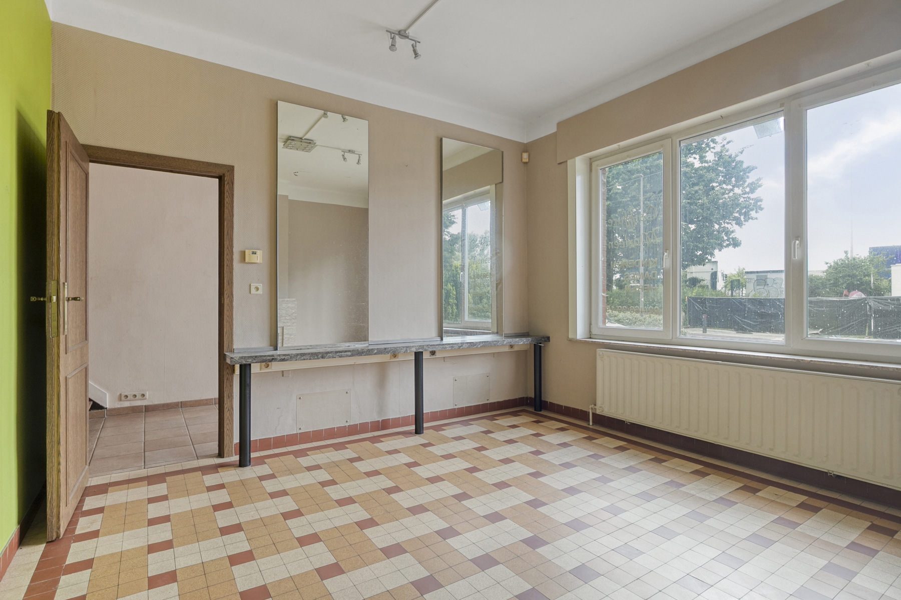 Eengezinswoning met 3 kamers, inrichtbare zolder en tuin - foto 2