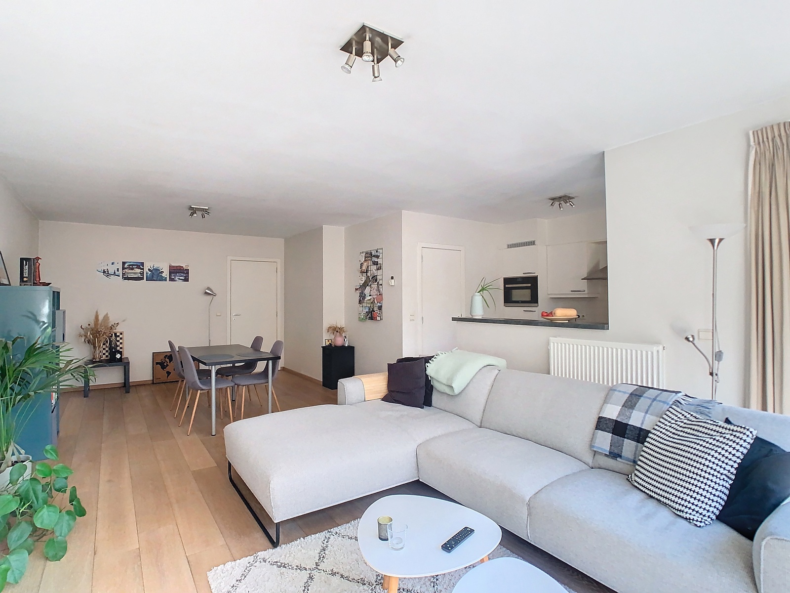 Mooi afgewerkt 2-slaapkamer appartement met 2 terrassen en gesloten garagebox. - foto 4