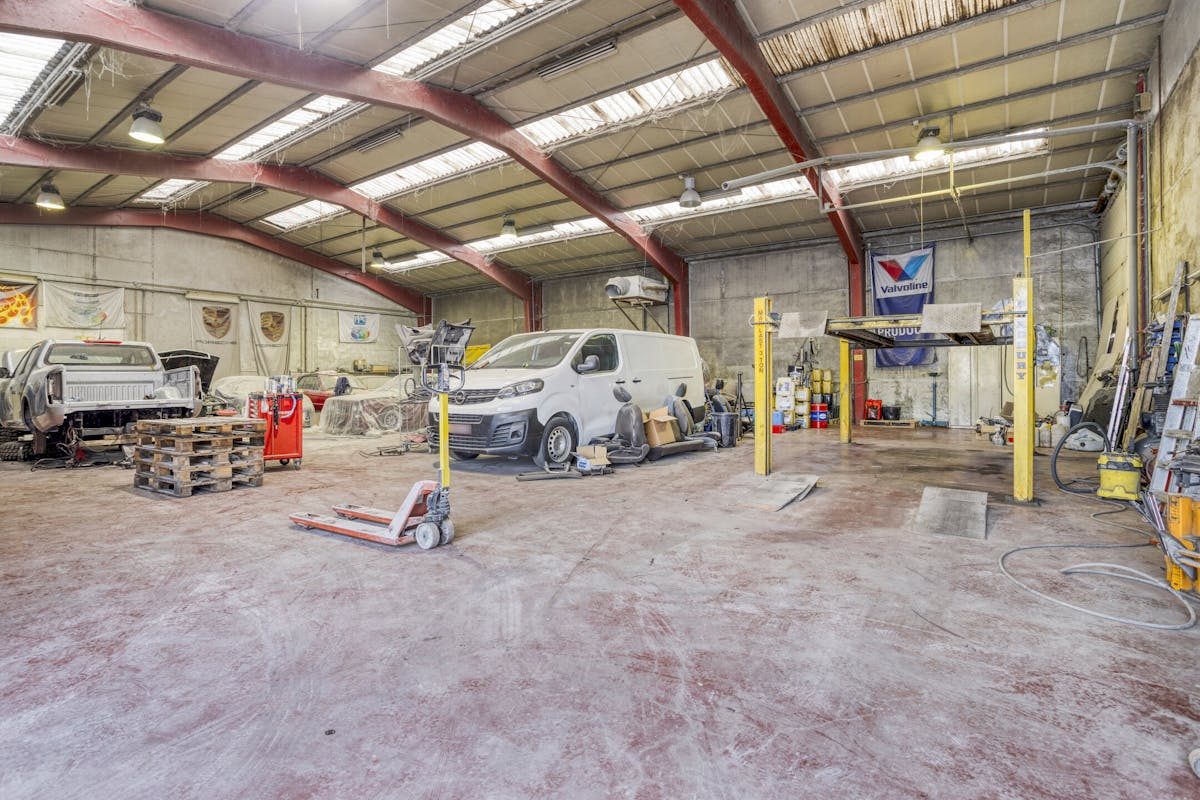 Loods van ca. 547m² op commerciële ligging in Hooglede-Gits - foto 2