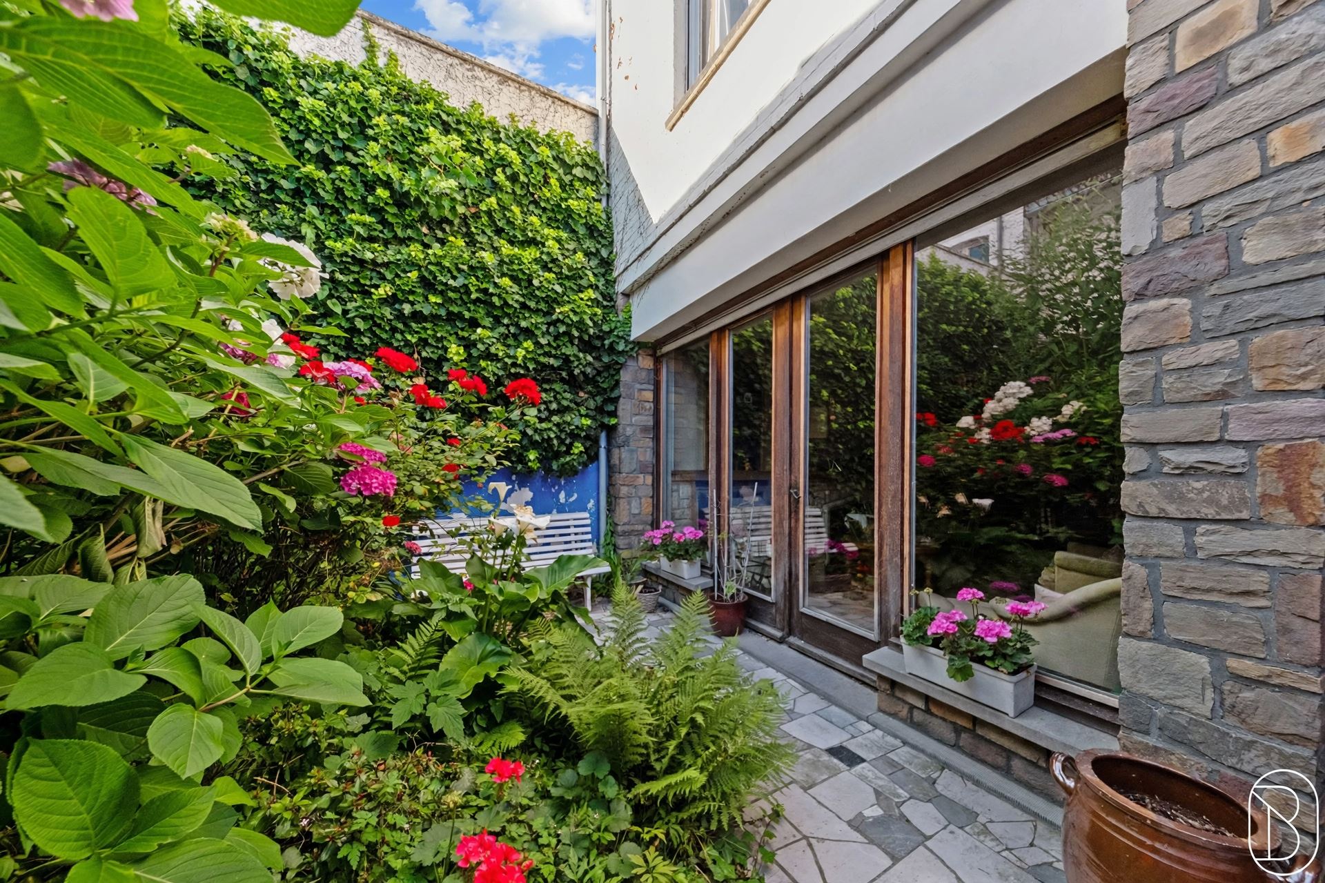 Charmante maison de maître avec jardin et double garage. - photo 4