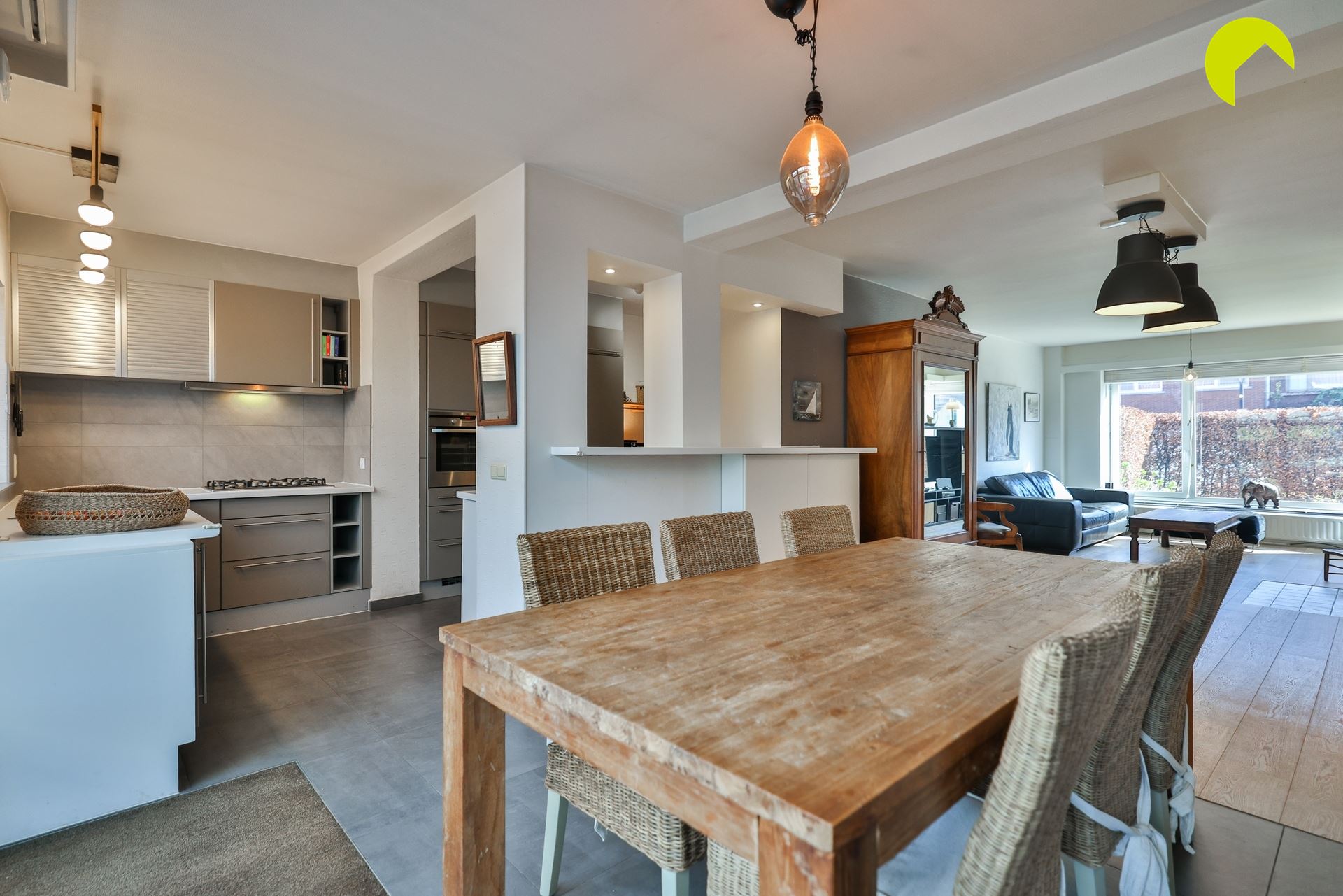 Ruime gezinswoning met 4 slaapkamers in de bloemenwijk te Hove - foto 4