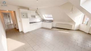 Cet appartement charmant est situé au cœur de Geraardsbergen, dans un bâtiment en briques caractéristique à un emplacement central. Avec une...
