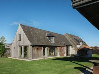 Karaktervolle gerenoveerde hoeve met zwembad en wijngaard op 4.700 m² te VursteDeze voormalige hoeve, gelegen te Vurste, werd in 2009 kwalitatief...