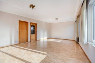 Bent u op zoek naar een energiezuinige thuis in het hart van Burcht? Dit ruime appartement in de Idsteinlaan biedt een uitstekende kans voor wie...