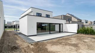 Stijlvolle en energiezuinige nieuwbouwwoning op toplocatie in MaasmechelenWelkom in deze moderne en instapklare nieuwbouwwoning, gelegen in een...