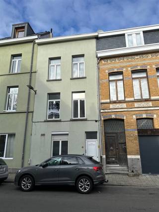 Située à la Weidestraat 89 à Berchem, cette spacieuse propriété de caractère. La propriété a beaucoup de caractère et de potentiel pour...