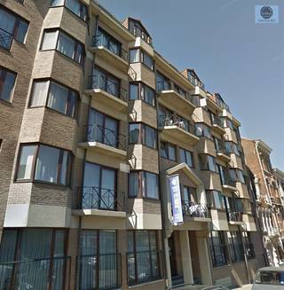 <p><span>GOED GELEGEN 1-SLAAPKAMER APPARTEMENT IN DE NABIJHEID VAN OPENBAAR VERVOER</span></p><p><span> Vraagprijs : 189.000 euro</span></p><p><span> </span></p><p><span>Dit appartement is zeer goed gelegen in de nabijheid van openbaar vervoer, scholen en winkels.</span></p><p><span> </span></p><p><span>Het appartement bevindt zich op de 2de verdieping.  Lift aanwezig!!</span></p><p><span> </span></p><p><span>Het appartement heeft de volgende indeling : open keuken, eetruimte en living en een kleine bureauruimte.  </span></p><p><span>Verder treft u nog de slaapkamer en badkamer met douche, lavabo en toilet.</span></p><p><span> </span></p><p><span>Er is een klein balkon aanwezig aan de achterkant van het gebouw.</span></p><p><span> </span></p><p><span>Het appartement wordt verwarmd met elektriciteit en beschikt over dubbele beglazing in het hout.</span></p><p><span> </span></p><p><span>Wordt momenteel verhuurd.</span></p><p><span> </span></p><p><span>Voor info of bezoek bel : 0472/29.25.04 of stuur een email naar louis@svena.be</span></p><p><span> </span></p><p><span>Stedenbouwkundig uittreksel/inlichtingen in aanvraag! </span></p><p><span>Deze gegevens zijn louter informatief en wij kunnen niet aansprakelijk gesteld worden voor eventuele onjuistheden. </span></p><p><span>De bewoonbare oppervlakte is slechts indicatief.</span></p><p><span> </span></p><p><span> </span></p>