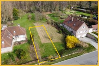 Immo Van Middelem propose à la vente ce terrain à bâtir d'environ 4 ares 21 ca, situé dans un quartier calme et résidentiel, idéal pour...