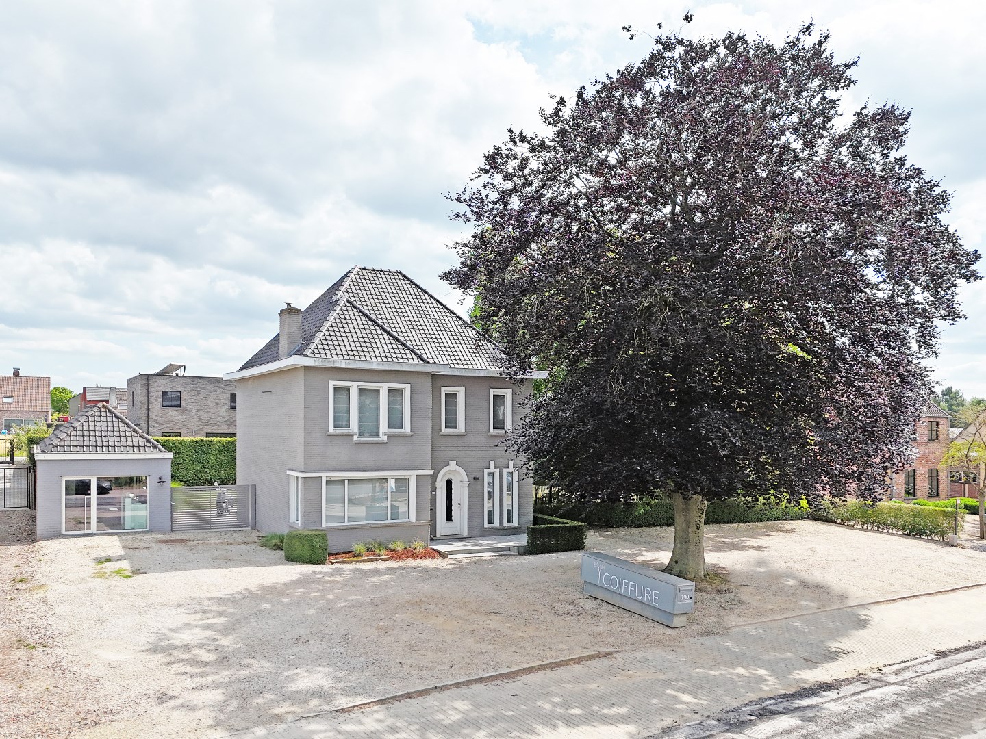 Charmante herenwoning met afzonderlijke praktijkruimte te Velzeke - foto 1