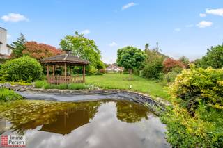 Bent u op zoek naar de ideale locatie om uw droomwoning te realiseren? Dan is deze bouwgrond voor open bebouwing aan de Weg Messelbroek in Zichem beslist een mooie opportuniteit.<br /><br />Met een perceeloppervlakte van 911 m² biedt deze bouwgrond voldoende ruimte voor het bouwen van een vrijstaande woning met een aangename tuin. De grond is gelegen in woongebied en geniet van een semi-landelijke omgeving, terwijl alle dagelijkse voorzieningen, scholen, winkels en openbaar vervoer zich in de nabije omgeving bevinden.<br /><br />Dankzij de perceelgrootte en de open bebouwingsmogelijkheden geniet u van maximale vrijheid bij het ontwerpen van uw toekomstige woning. Hier creëert u een thuis die volledig aansluit bij uw woonwensen, met ruimte voor een mooie tuin, terras en voldoende privacy.<br /><br />Een uitstekende kans voor wie op zoek is naar een bouwgrond met een vlotte verbinding naar Scherpenheuvel, Diest, Leuven en de omliggende gemeenten.<br /><br />Maak vandaag nog je afspraak voor meer informatie.<br />Mail naar info@immopersyn.be of bel 013 444 008.
