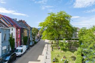 Gelegen in een rustige, kindvriendelijke straat én op slechts 10 minuten wandelen van het bruisende centrum van Gent, vind je deze verrassend...