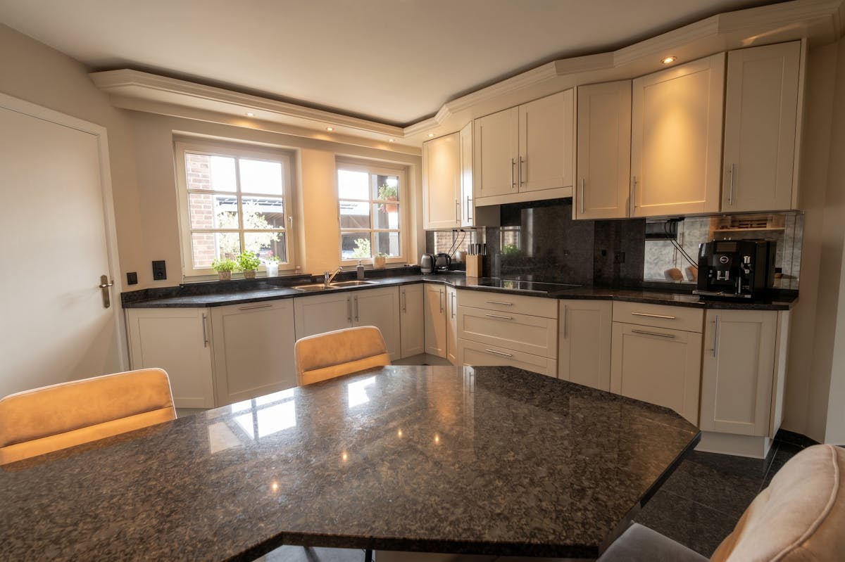 Landelijk gelegen huis met 4 slaapkamers nabij centrum Reppel  - foto 4