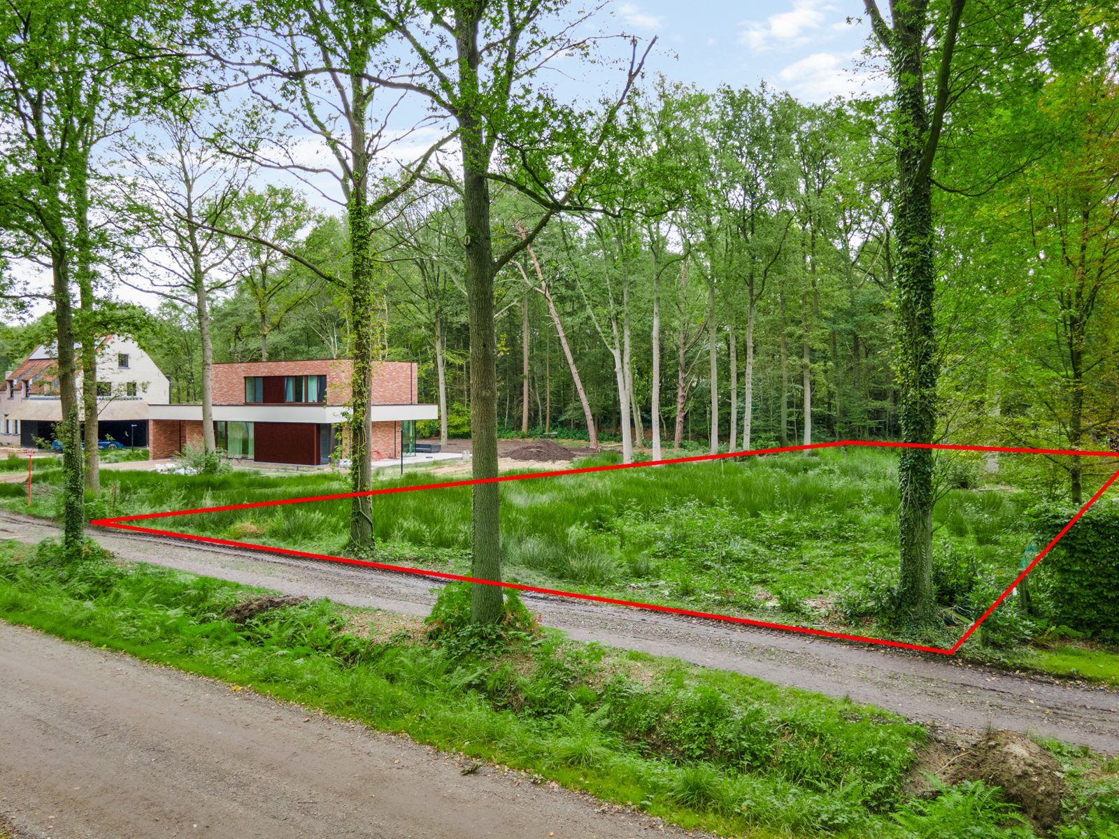 Bouwgrond van 2700 m² gelegen op een residentiële locatie. - foto 4