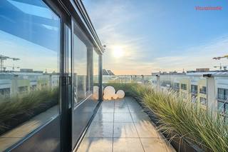 Lichtrijk dakappartement te koop in de residentie “Epernay II”, gelegen aan de A. Van Cailliestraat 14 te Middelkerke. Dit instapklaar appartement met zijdelings zeezicht en 2 slaapkamers bevindt zich op een absolute toplocatie, op slechts een steenworp afstand van het nieuwe casino, de bruisende zeedijk en alle winkels. Dankzij de twee uitzonderlijk grote terrassen geniet u de hele dag door van de zon!Indeling:- inkomhal- 2 slaapkamers met aansluitend terras (ochtendzon)- apart toilet- leefruimte met aansluitend zonneterras (namiddag- en avondzon)- open keuken voorzien van alle comfort- badkamer- bergingTroeven:- toplocatie vlakbij zeedijk, winkels en openbaar vervoer- instapklaar appartement- 2 ruime terrassen- mogelijkheid tot aankopen garagebox onder het casinoBent u op zoek naar een dakappartement met 2 ruime terrassen op een toplocatie in Middelkerke? Aarzel dan niet en vraag snel uw bezoek aan!