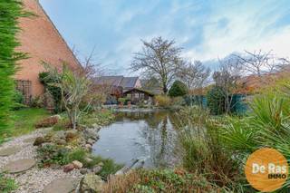 HAALTERT - Ruime woning met bouwgrond en tal van mogelijkhedenIn het hart van Haaltert vindt u deze charmante halfopen bebouwing met aanpalende...