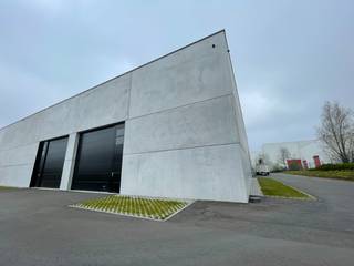 576m² kantoor / showroom met 144m² magazijn te huur op een uitstekende locatie in Kruibeke.Dit nieuwbouw bedrijfsgebouw is opgebouwd uit...