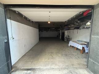 Ruime garagebox in het hart van OostendeDeze grote garagebox gelegen tussen de Albert I-Promenade en de Van Iseghemlaan biedt plaats aan maar liefst...