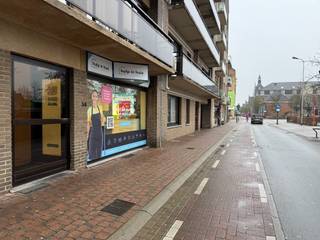 Verzorgde ruimte met 2 vergaderzalen, kitchenette en toiletten