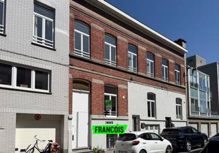 Deze volledig gerenoveerde te huur rijwoning is gelegen in de Snoekstraat 119 in Gent, een aangename en goed bereikbare buurt met alles...
