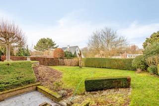 De woning te koop geniet van uitzonderlijk veel lichtinval en telt maar liefst vijf volwaardige slaapkamers, waardoor ze perfect geschikt is voor...