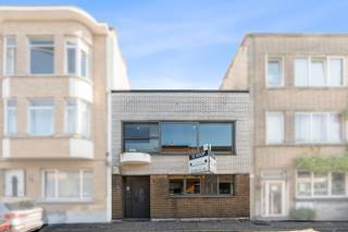 Renovated single/multi-family/kangaroo home with 4 mog 5 bedrooms and garden.Discover this exceptionally spacious and versatile home in a prime...