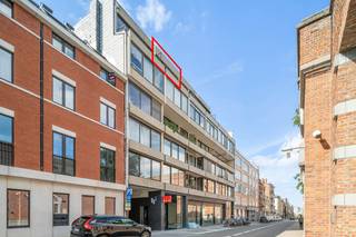 Modern bemeubeld dak-appartement met 1 slaapkamer – ideaal voor starters!Ben je net afgestudeerd en op zoek naar je eerste eigen stek of gewoon een...
