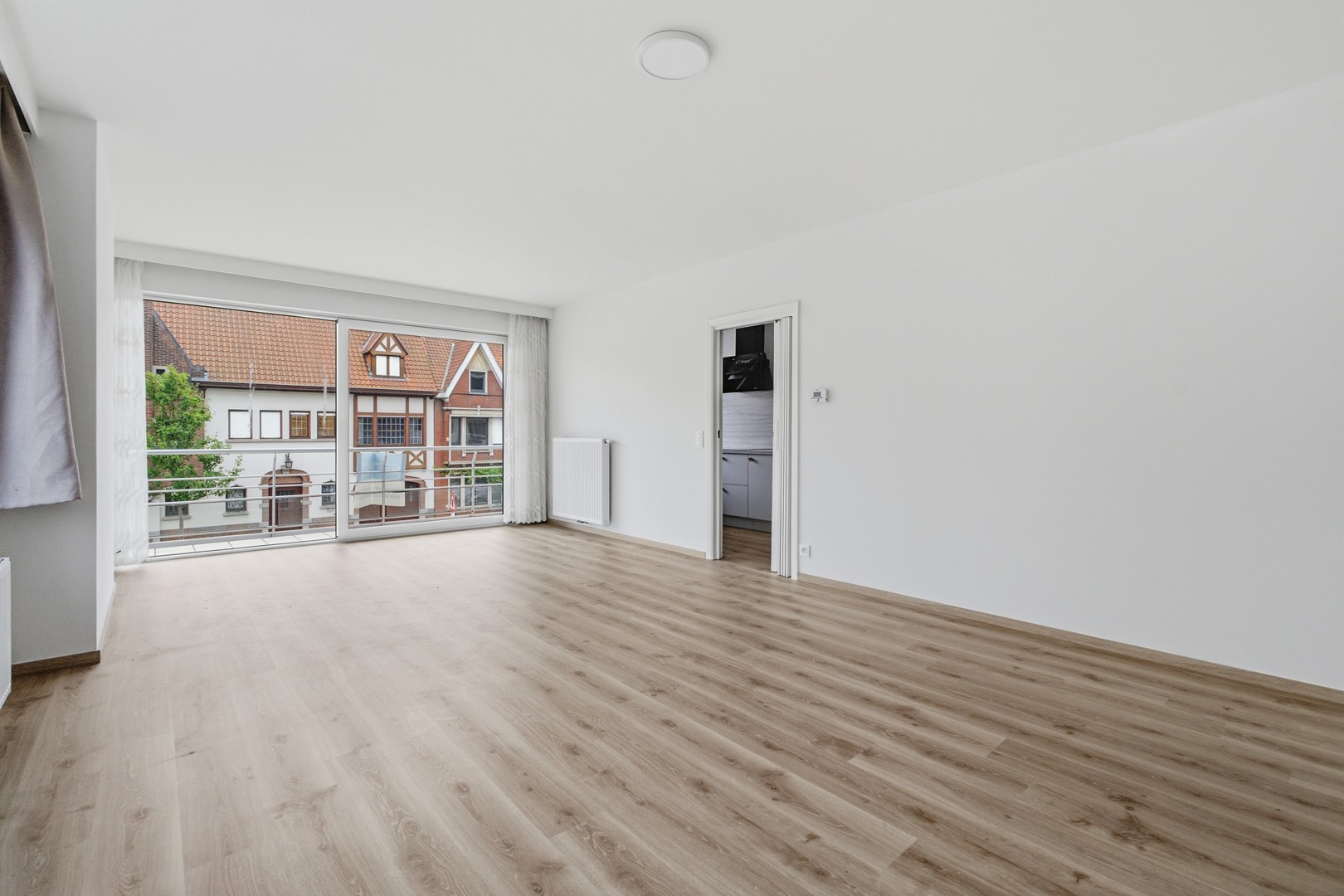 Volledig gerenoveerd appartement met 2 terrassen en garage te centrum Roeselare! - foto 4