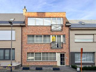 Dit instapklaar appartement is gelegen op de eerste verdieping van een kleinschalig gebouw en beschikt over een praktische en aangename indeling...