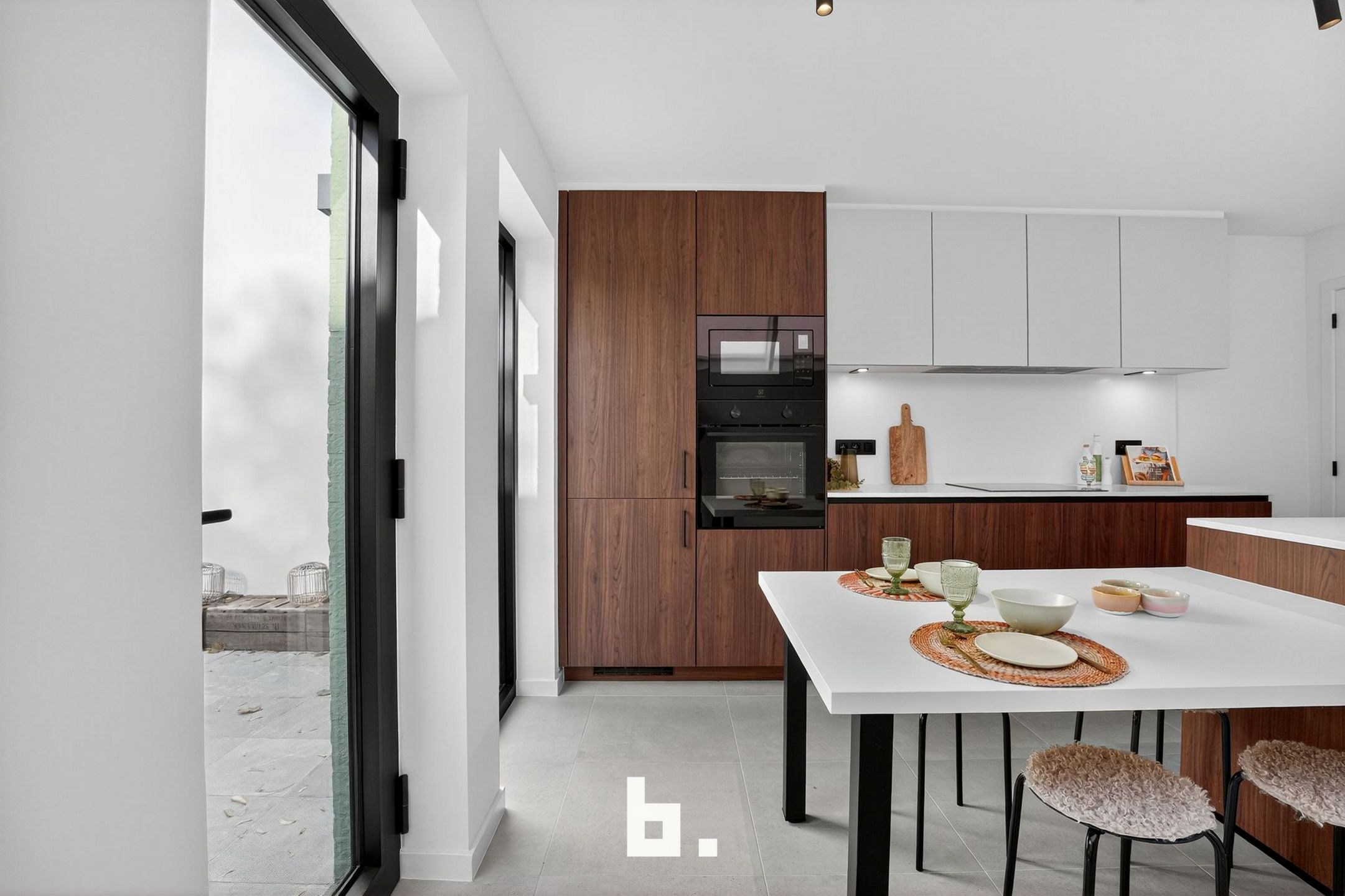 Gerenoveerde woning met 4 slaapkamers en garage te koop in Roeselare - foto 5