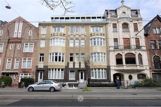 <p><span>GENT - Prinses Clementinalaan 112: Op zoek naar een </span><span>vernieuwbouw appartement op wandelafstand van het station </span><span>te huur in Gent? Dan is dit pand mogelijk iets voor u.</span></p><p><span> </span></p><p><span>De belangrijkste troeven:</span></p><ul><li><span>Gunstig EPC </span></li><li><span>Volledig instapklaar (inbouwkasten en spots)</span></li><li><span>Centraal gelegen, op enkele stappen verwijderd van het Sint-Pietersstation</span></li><li><span>Ruim terras aan de achterzijde</span></li></ul><p><span> </span></p><p><span>Indeling:</span><span> </span></p><p><span>Leefruimte met open, volledig geïnstalleerde keuken, apart toilet, berging met aansluiting wasmachine, slaapkamer met douchekamer, 2e slaapkamer (achteraan gebouw) met toegang tot ruim terras en badkamer met dubbel lavabomeubel en inloopdouche. Inclusief fietsenstalling en private kelderberging. </span></p><p><span> </span></p><p><span>Beschikbaar vanaf 01/09/2026. Domicilie verplicht.</span></p><p><span>Huurprijs: € 1100 + € 50 (EGW afzonderlijk af te rekenen). </span></p><p><span> </span></p><p><span>Neem contact op met Axel Lenaerts makelaars voor een bezoek ter plaatse via onze website.</span></p>