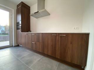 Energiezuinige nieuwbouwwoning met 3 slaapkamers, tuin, tuinberging, carport en autostaanplaats. Beschikbaar: onmiddellijk.Ligging: centraal gelegen...