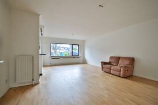 Nous avons le plaisir de vous proposer ce spacieux appartement de plain-pied (105 m²) comprenant 2 chambres, un garage et un jardin aménagé (145...