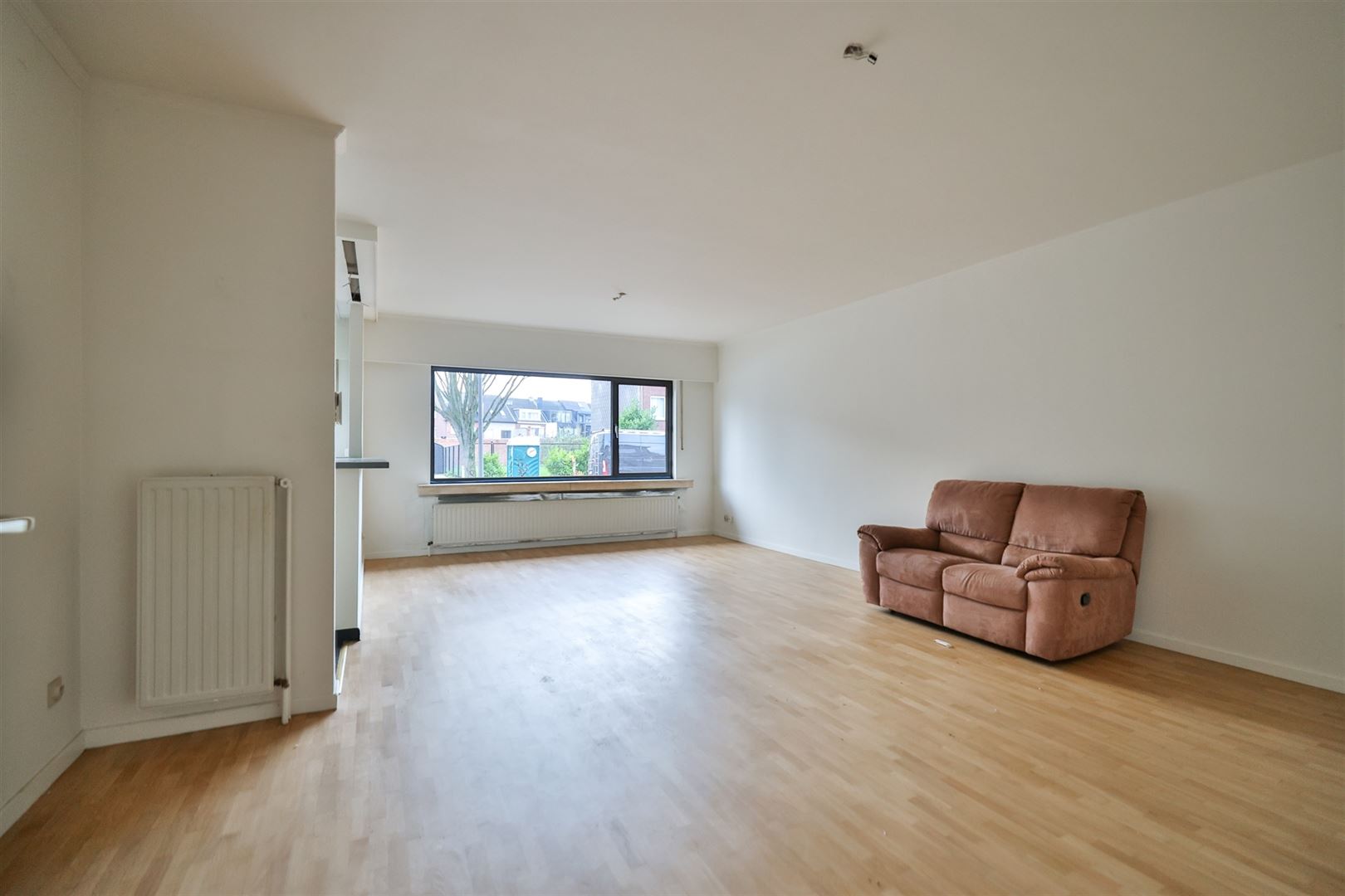 Ruim gelijkvloers appartement (105m²) met tuin en garagebox - foto 3