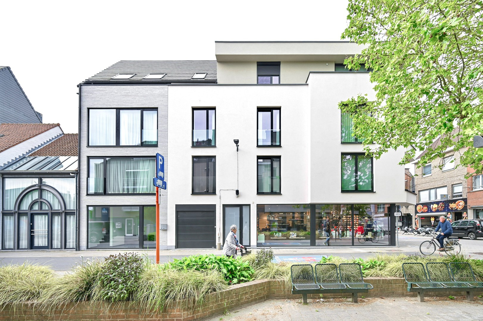 Instapklaar en volledig bemeubeld dakappartement te koop in hartje Bornem - photo 1