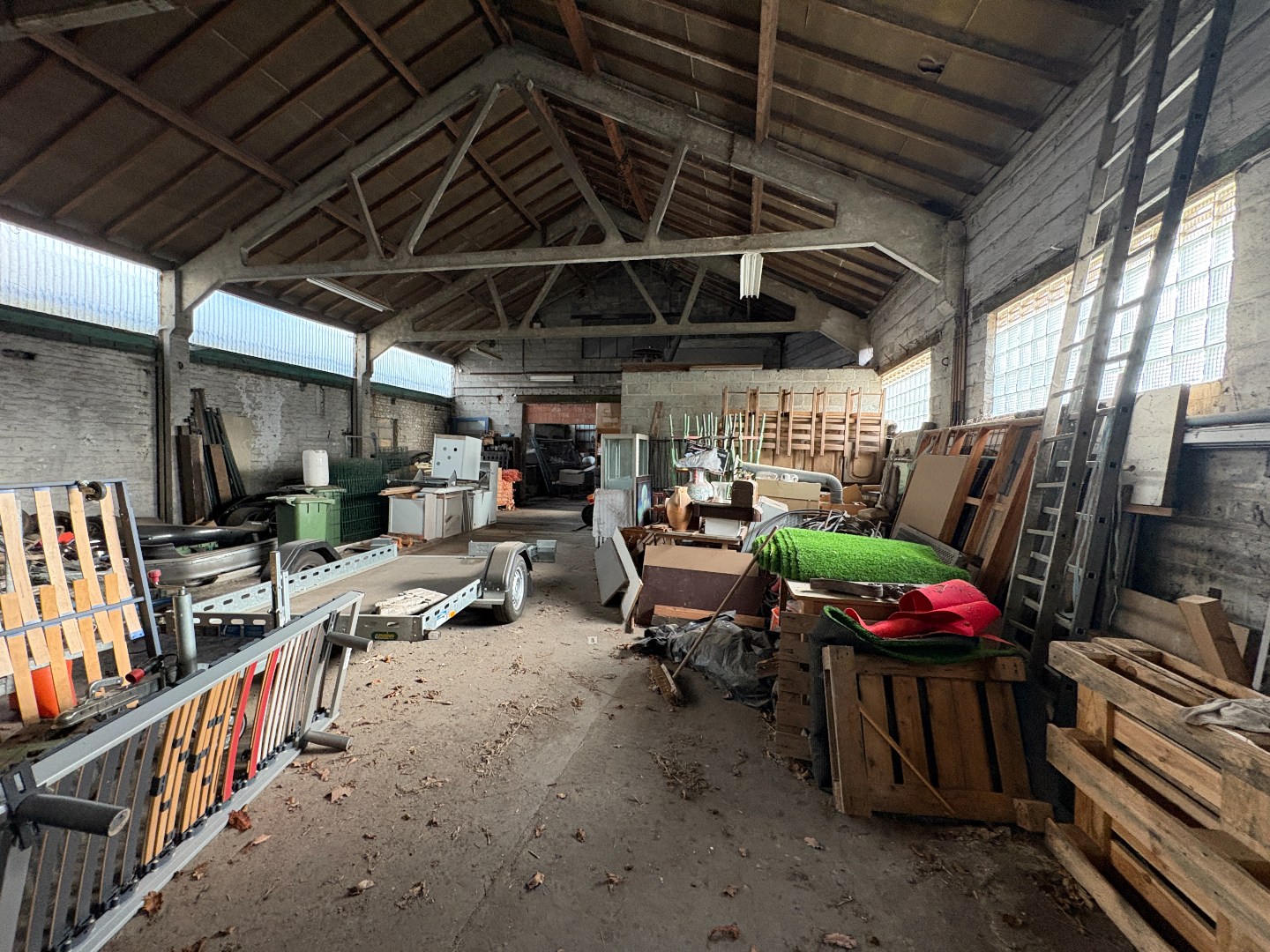 Woning met loodsen op +-2000 m² te Aalbeke. - foto 5