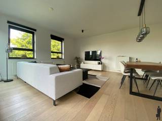 Ruim 2 slpk. appartement nabij het centrum van Hoogstraten.Indeling:-ruime inkom met toegang tot alle vertrekken-leefruimte met veel lichtinval en...