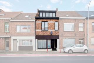 Bent u op zoek naar een interessante investering?Dit pand bestaat uit een verhuurd gelijkvloers kantoorruimte en een verhuurd duplexappartement.Met...