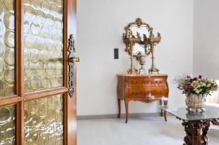 Ontdek deze verrassend ruime woning op de Oudstrijderslaan 13, pal aan het station en op wandelafstand van winkels, scholen en het centrum...