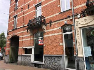 Nieuw: winkelruimte of kantoor met ruime kelder in winkelstraat. De Kapelstraat staat gekend voor klassevolle winkels met gevestigde waarden en...